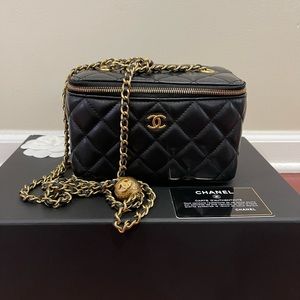 Pearl Crush Quilted Leather Vanity Bag